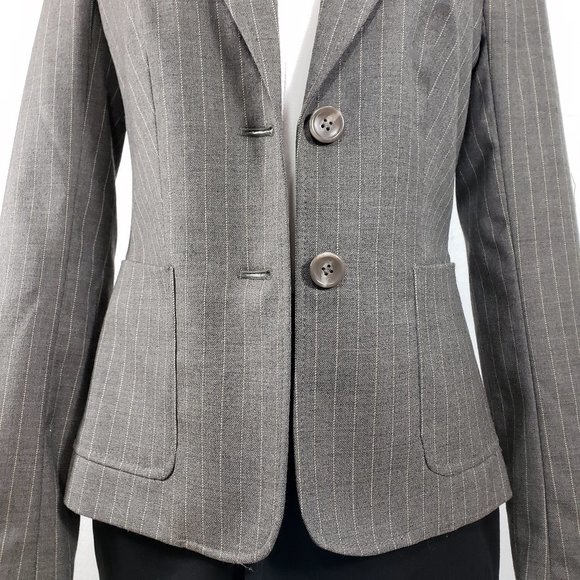 Limited Gray Pin Stripe NWOT 2-Button Blazer, 4 - Picture 7 of 13